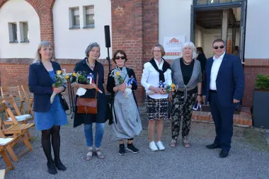 Künstlerinnen mit BGM Tschesnok und Stadträtin Sauerbier 