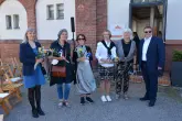 Künstlerinnen mit BGM Tschesnok und Stadträtin Sauerbier