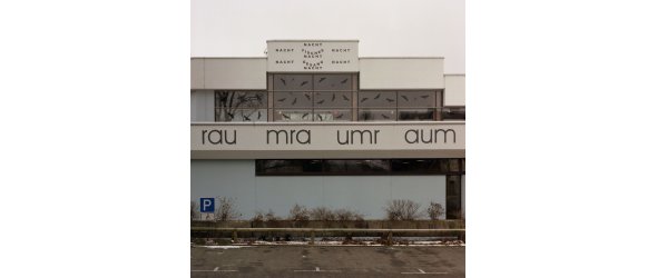 raum Kunstwerk Offenes Buch