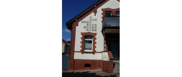 Obdach Kunstwerk Offenes Buch