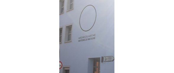 Asche zu Asche Kunstwerk Offenes Buch