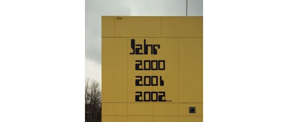 Jahr 2000, 2001, 2002... Kunstwerk Offenes Buch
