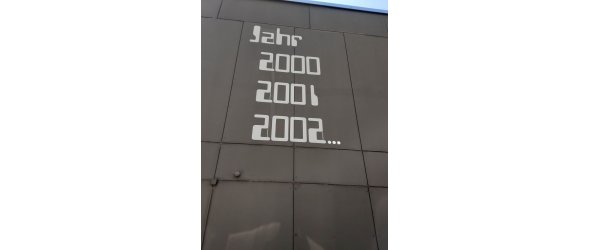 Jahr 2000, 2001, 2002... Kunstwerk Offenes Buch
