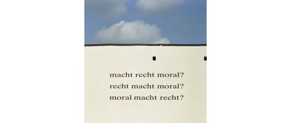 macht recht moral Kunstwerk Offenes Buch