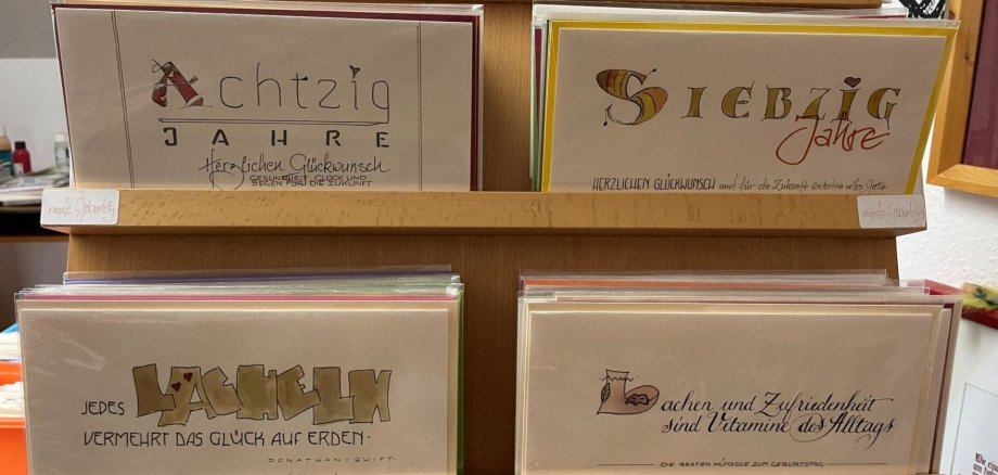 Bild mit handgeschriebenen Karten